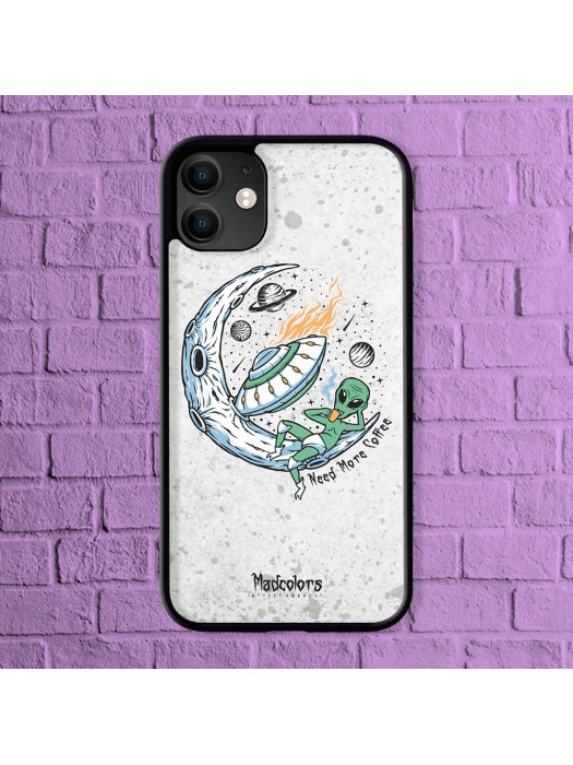 Калъф за телефон Iphone 13 Madcolors - Alien Need More Coffee